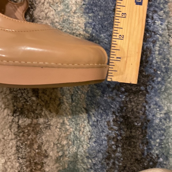 GB high heeled NEW, taupe, sz 8.5 patent shoes with 4 straps and zipper in back - Picture 6 of 14